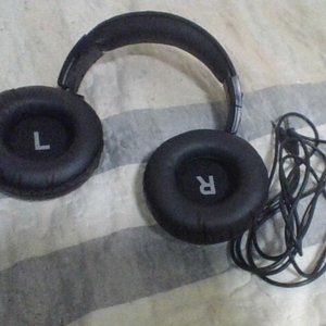 studio wired headphones